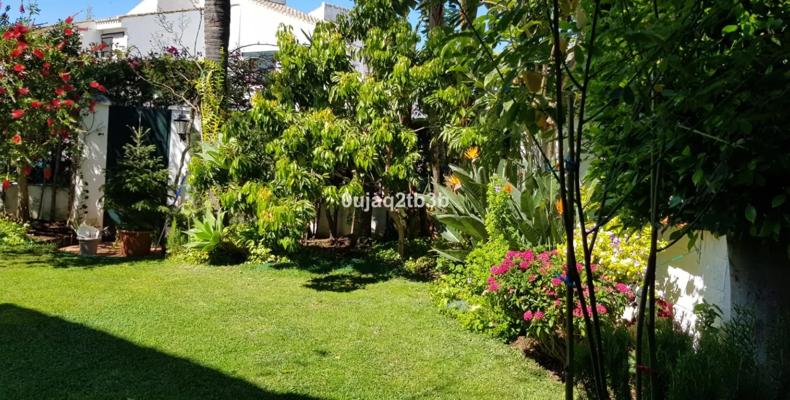 Sale of detached villa in New Golden Mile 20