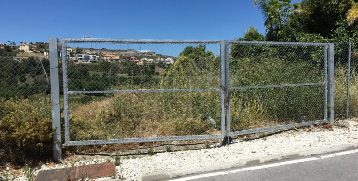 Продажа  жилого участка в New Golden Mile 4