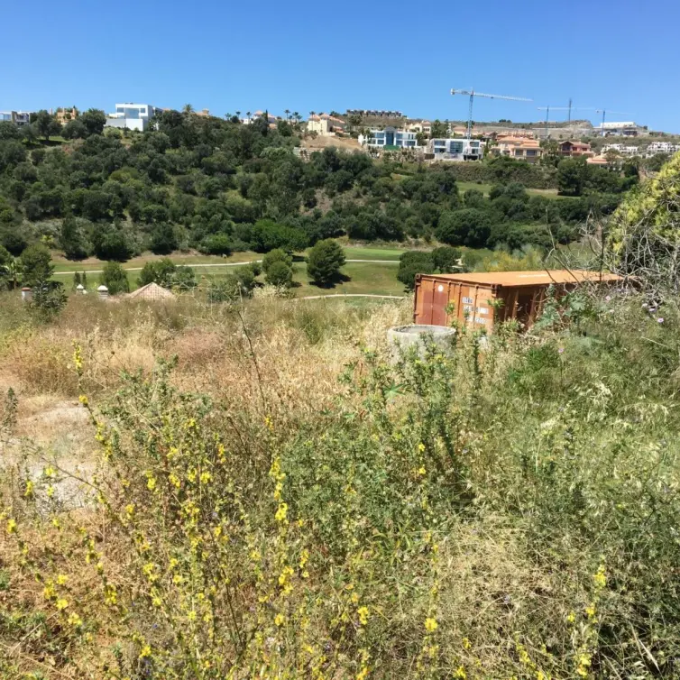 Sale of residential plot in New Golden Mile