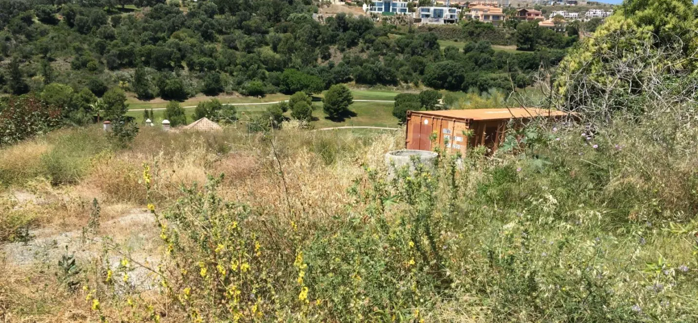 Sale of residential plot in New Golden Mile 2