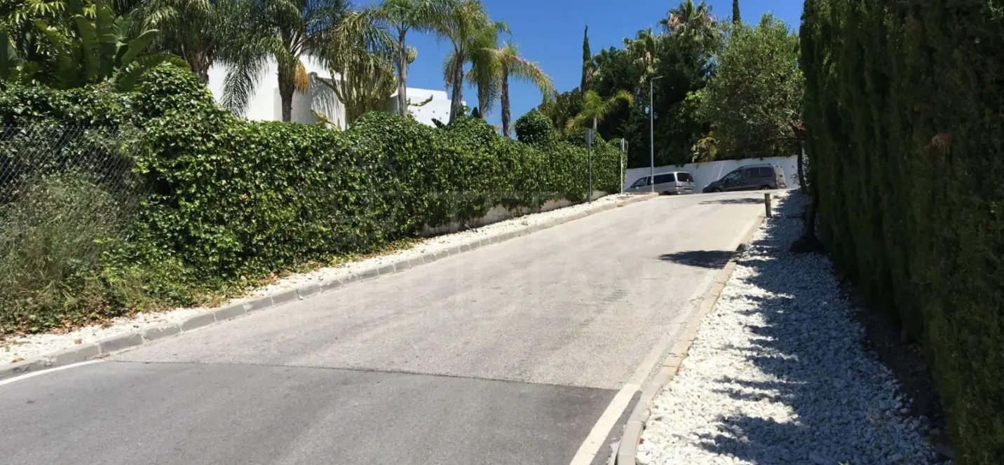 Sale of residential plot in New Golden Mile 4