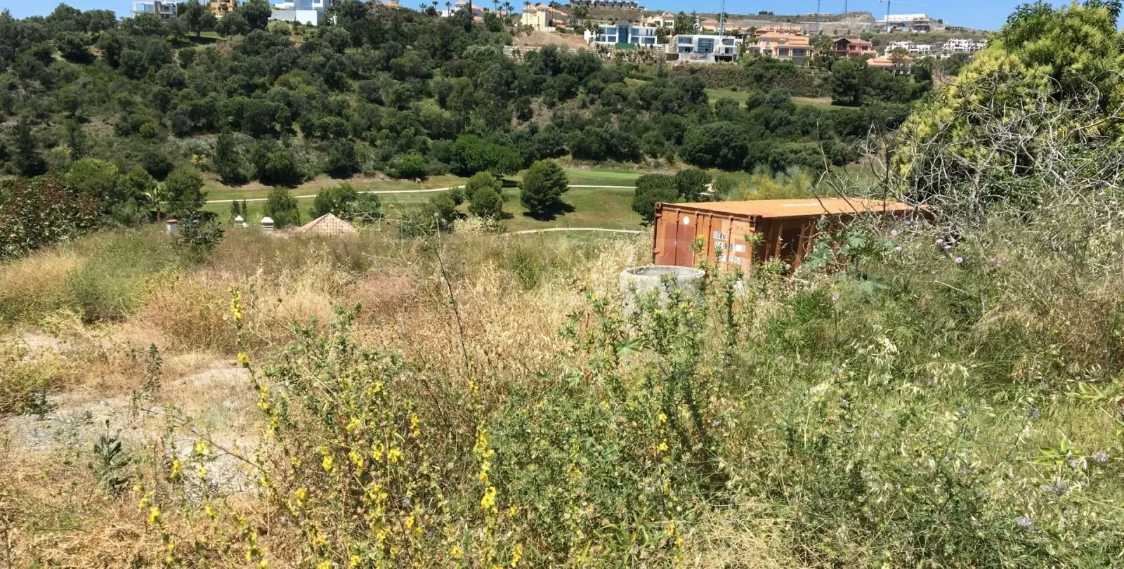 Sale of residential plot in New Golden Mile 3