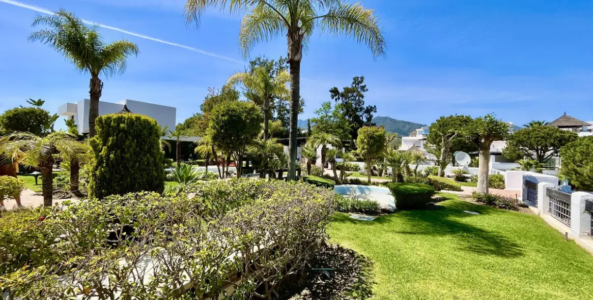 Sale of penthouse in Río Real 1
