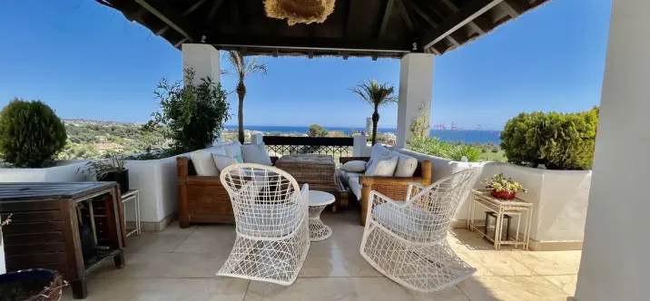 Sale of penthouse in Río Real 2