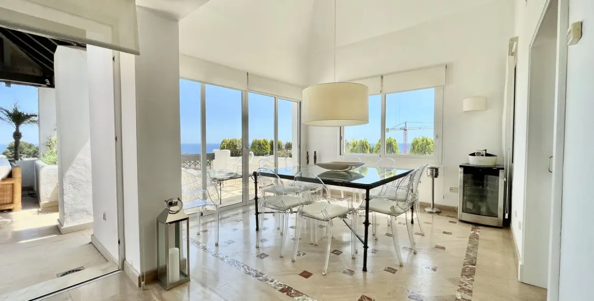 Sale of penthouse in Río Real 13