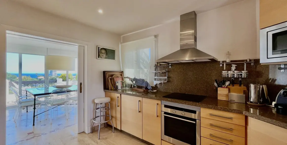 Sale of penthouse in Río Real 14