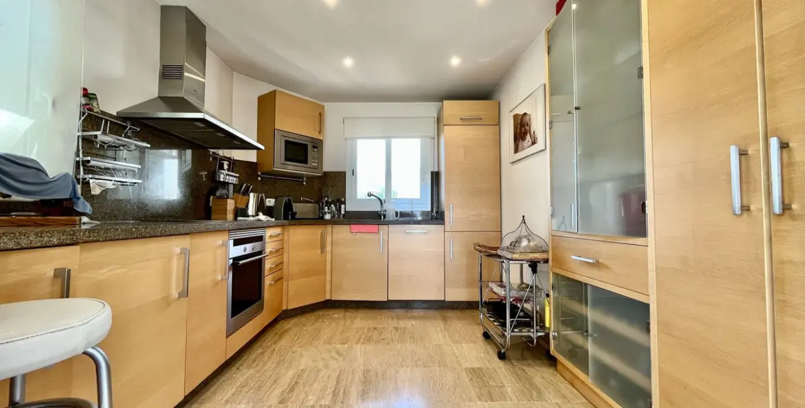 Sale of penthouse in Río Real 15