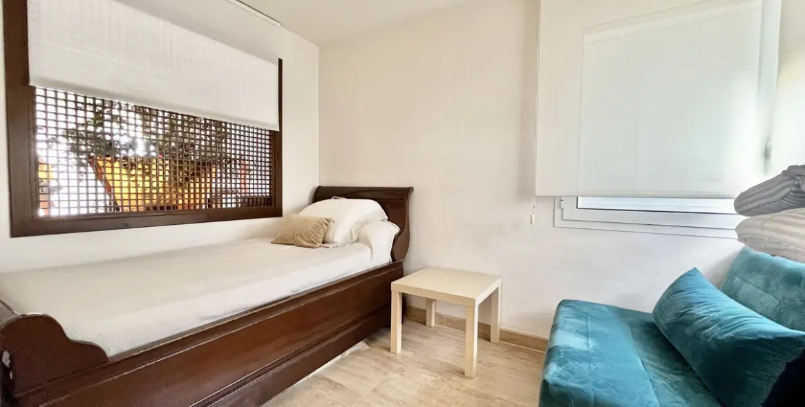 Sale of penthouse in Río Real 18