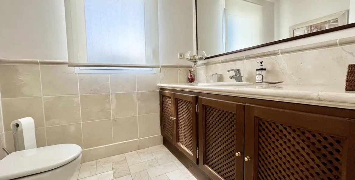Sale of penthouse in Río Real 19