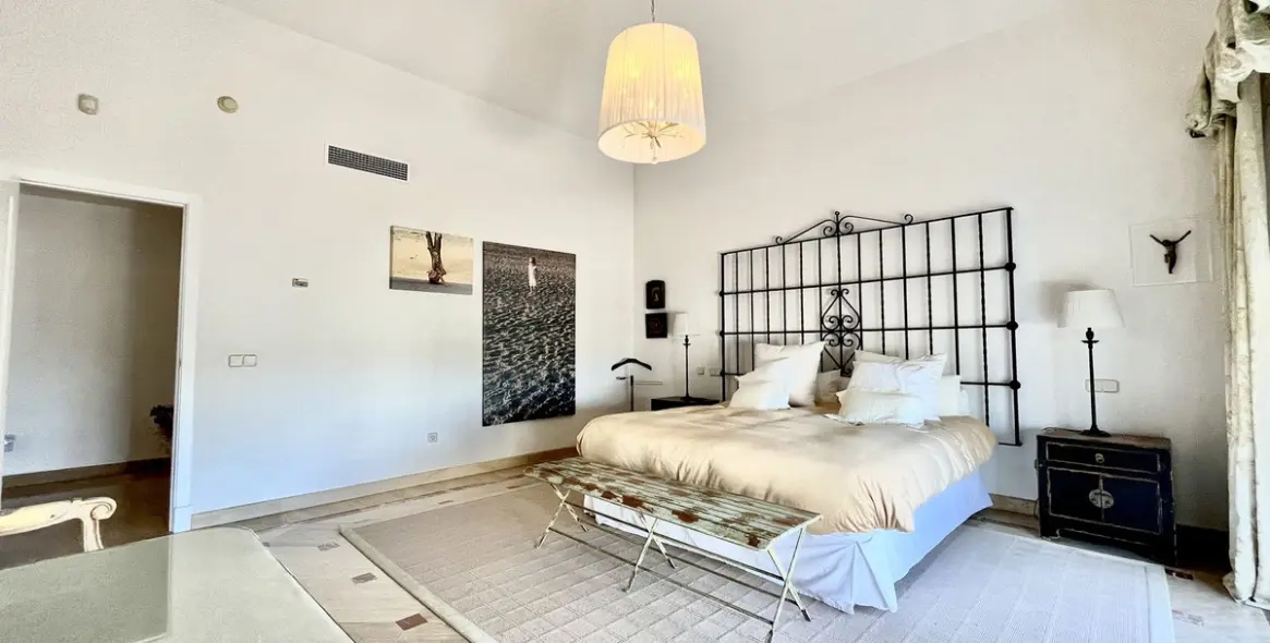Sale of penthouse in Río Real 22