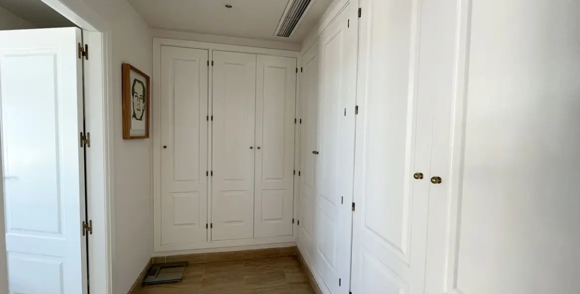 Sale of penthouse in Río Real 24
