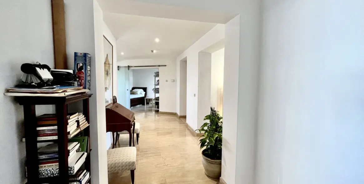 Sale of penthouse in Río Real 27
