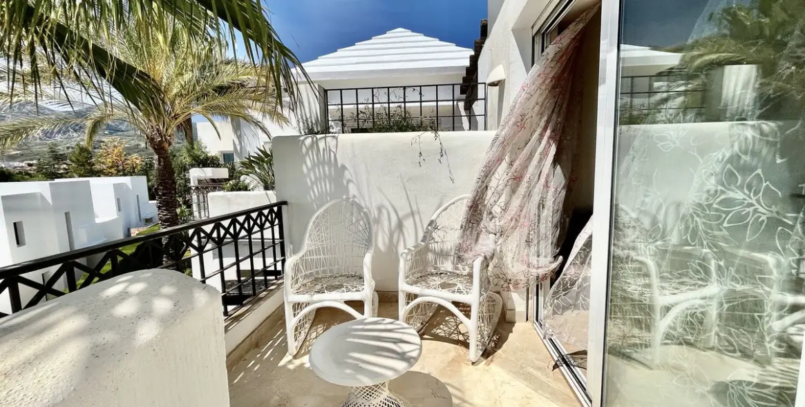 Sale of penthouse in Río Real 32