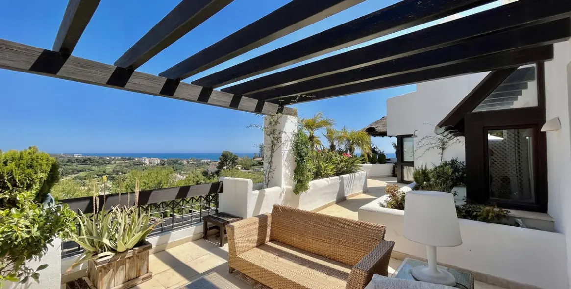 Sale of penthouse in Río Real 40