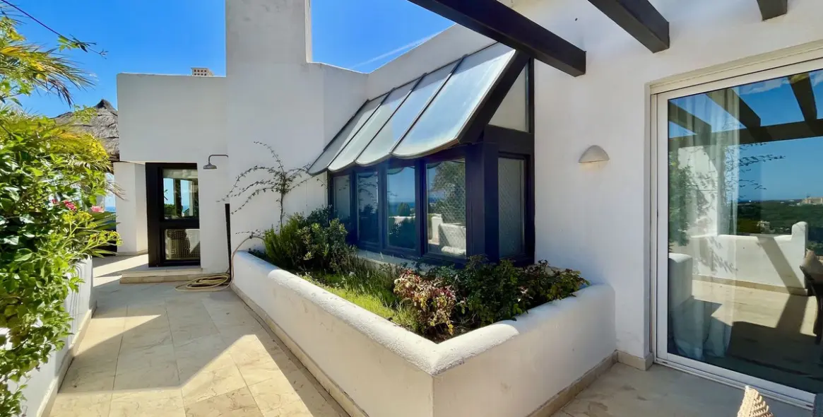 Sale of penthouse in Río Real 42