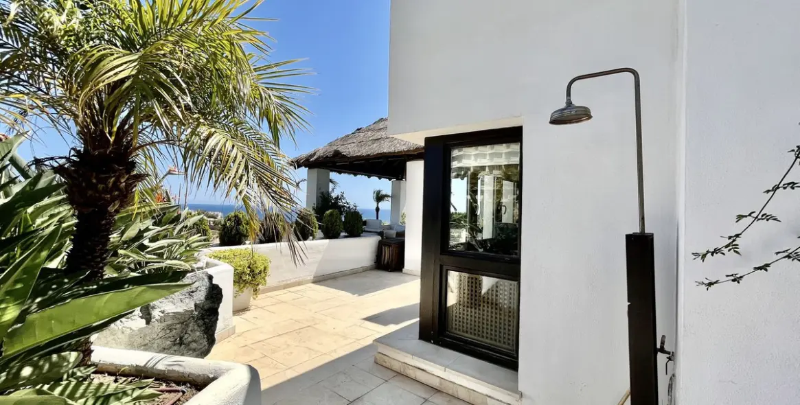 Sale of penthouse in Río Real 44
