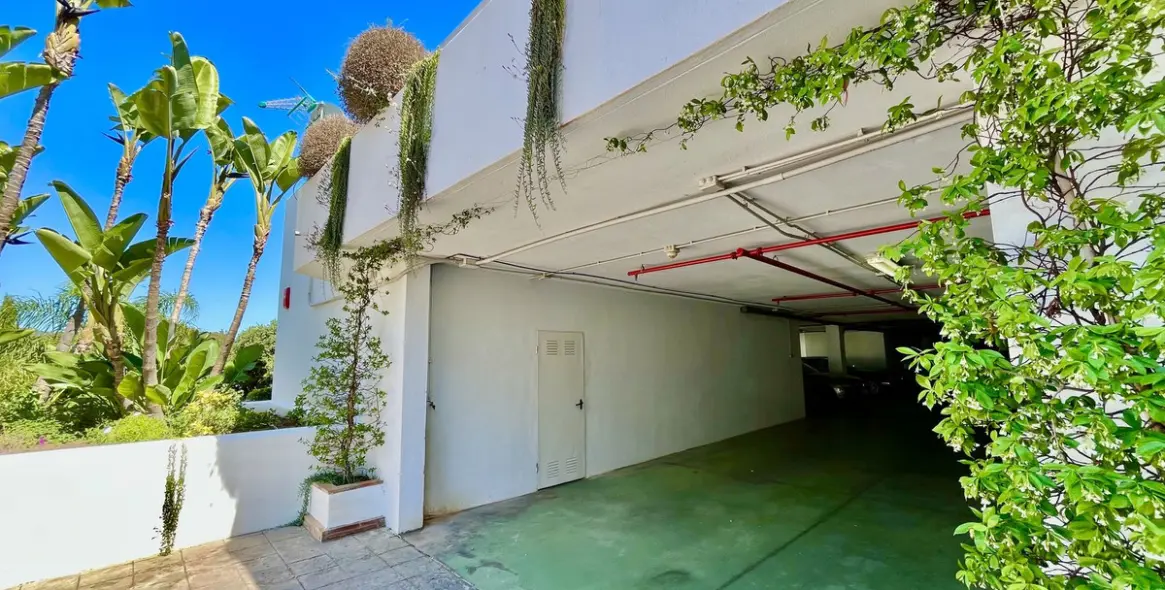 Sale of penthouse in Río Real 53