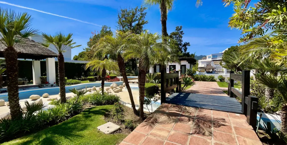Sale of penthouse in Río Real 58