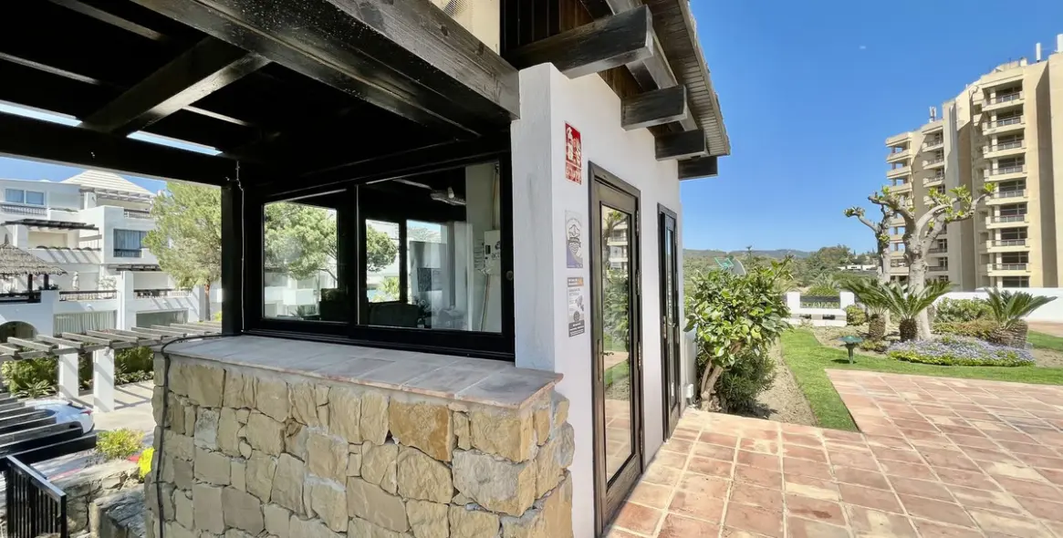Sale of penthouse in Río Real 61
