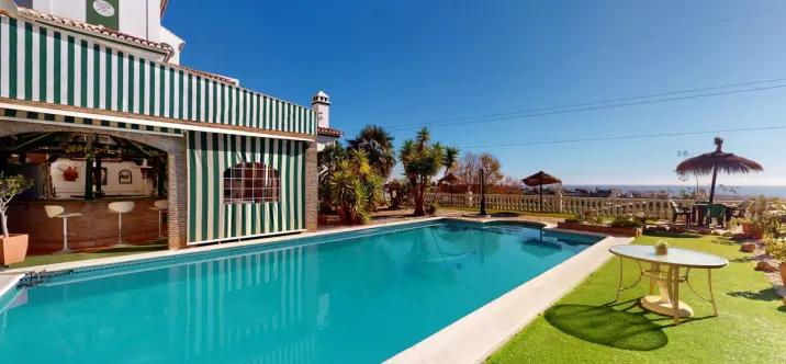 Продажа  отдельно стоящей виллы в Torrox Costa 0