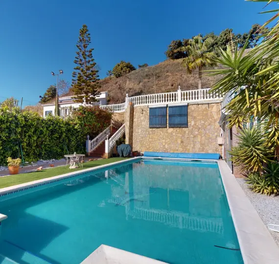 Продажа  отдельно стоящей виллы в Torrox Costa