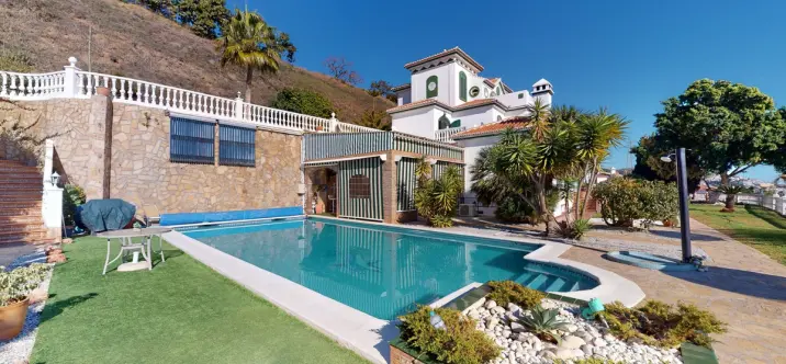 Продажа  отдельно стоящей виллы в Torrox Costa 2