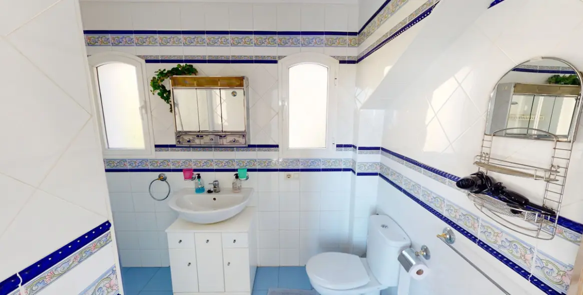 Sale of detached villa in Torrox Costa 28