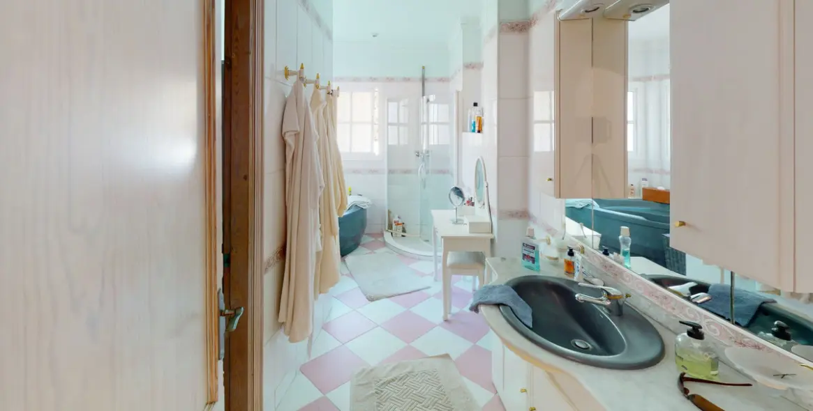 Sale of detached villa in Torrox Costa 30