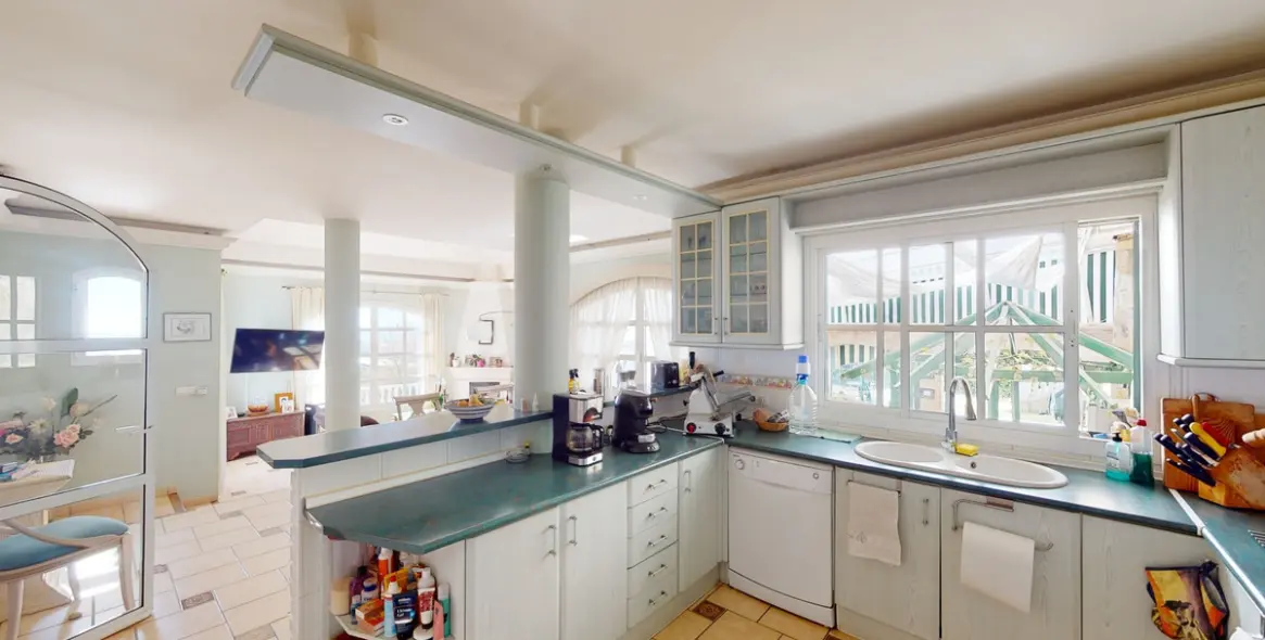 Sale of detached villa in Torrox Costa 34