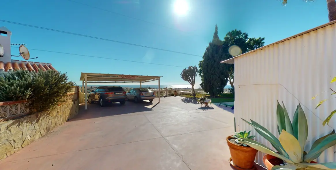 Sale of detached villa in Torrox Costa 43