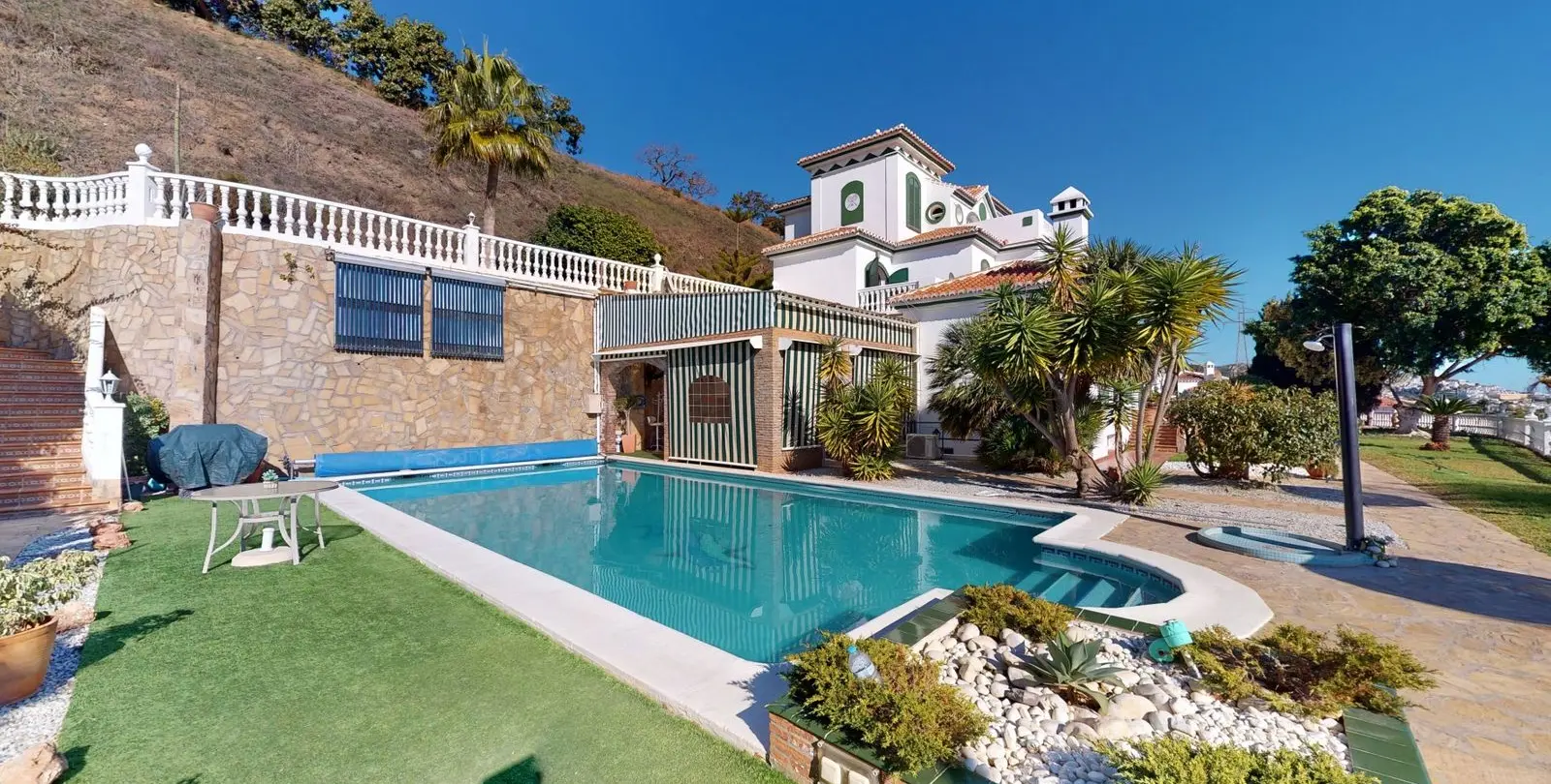 Venta de villa independiente en Torrox Costa 3