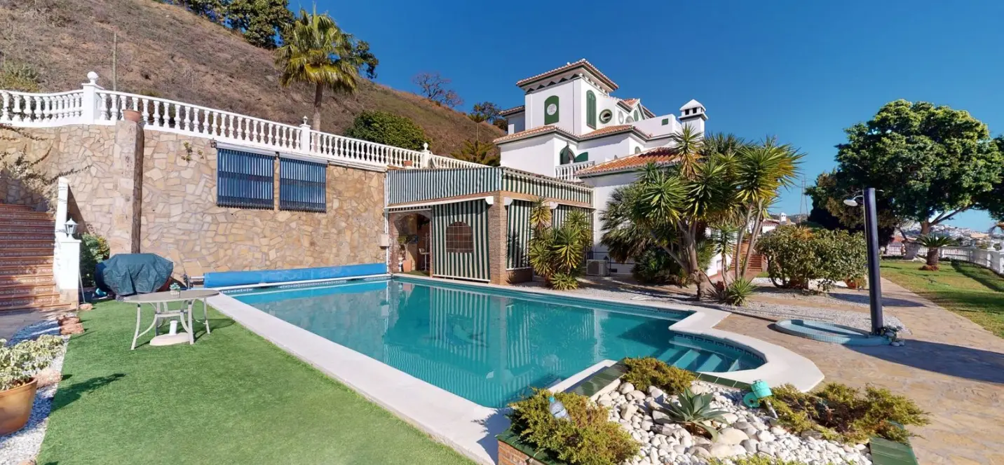 Продажа  отдельно стоящей виллы в Torrox Costa 2