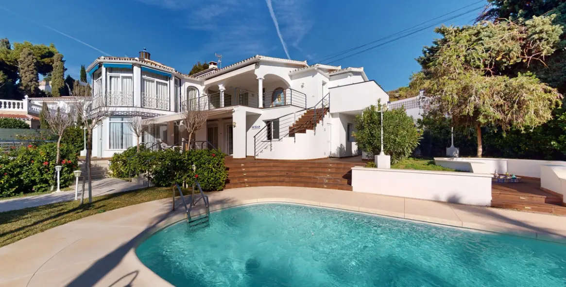 Продажа  отдельно стоящей виллы в Caleta de Vélez 1