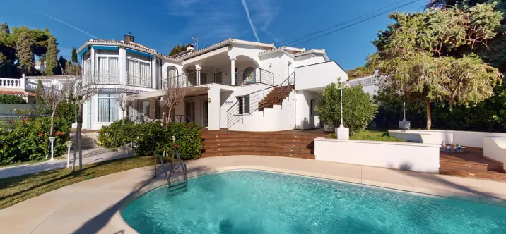 Продажа  отдельно стоящей виллы в Caleta de Vélez 0