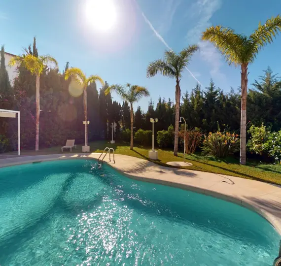 Продажа  отдельно стоящей виллы в Caleta de Vélez