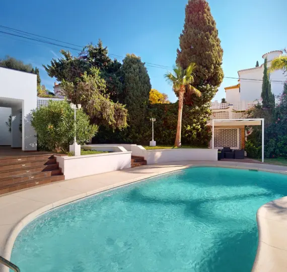 Продажа  отдельно стоящей виллы в Caleta de Vélez