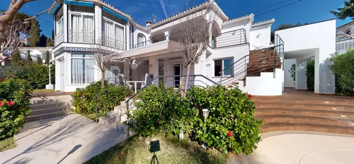 Продажа  отдельно стоящей виллы в Caleta de Vélez 3