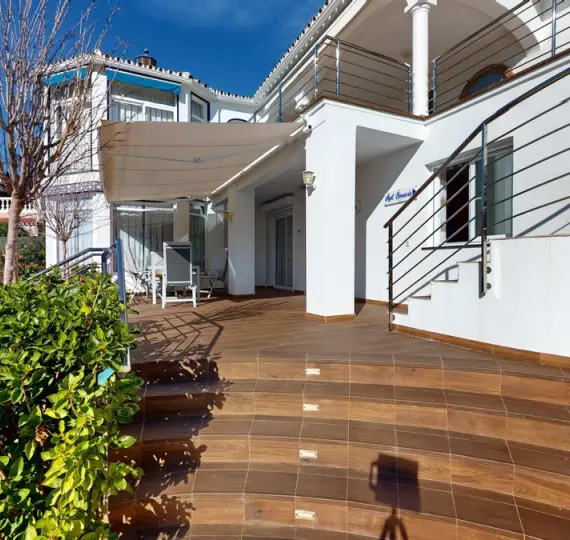 Продажа  отдельно стоящей виллы в Caleta de Vélez