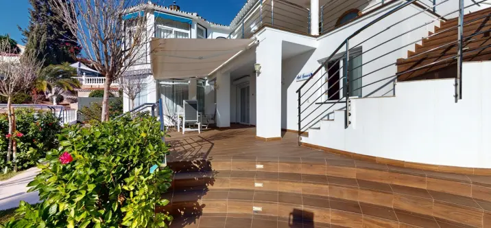 Продажа  отдельно стоящей виллы в Caleta de Vélez 4