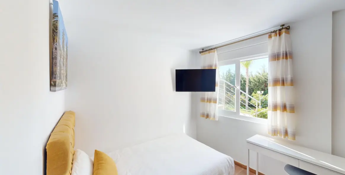 Продажа  отдельно стоящей виллы в Caleta de Vélez 12