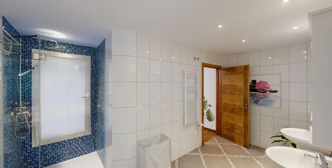 Продажа  отдельно стоящей виллы в Caleta de Vélez 18