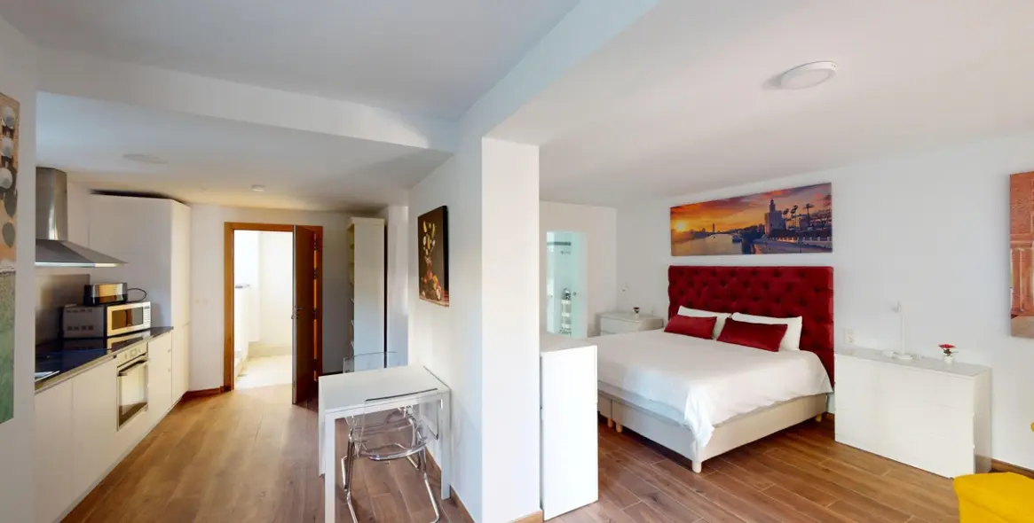 Sale of detached villa in Caleta de Vélez 25