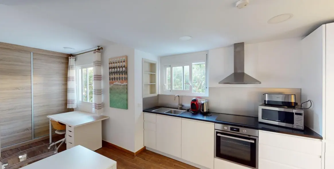 Sale of detached villa in Caleta de Vélez 26