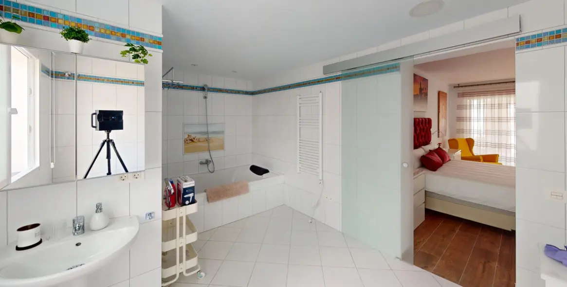 Sale of detached villa in Caleta de Vélez 28