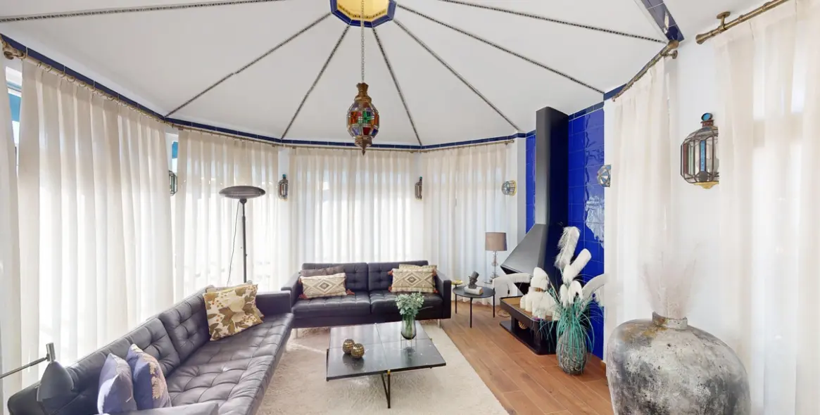 Sale of detached villa in Caleta de Vélez 38