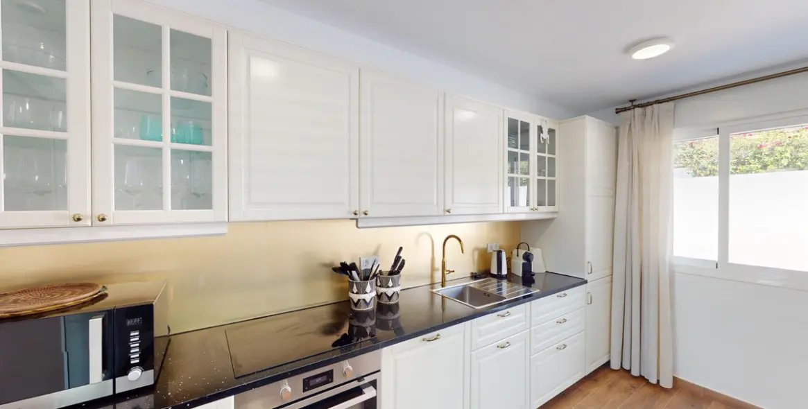 Sale of detached villa in Caleta de Vélez 40