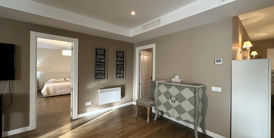 Sale of middle floor apartment in Puerto Banús 10