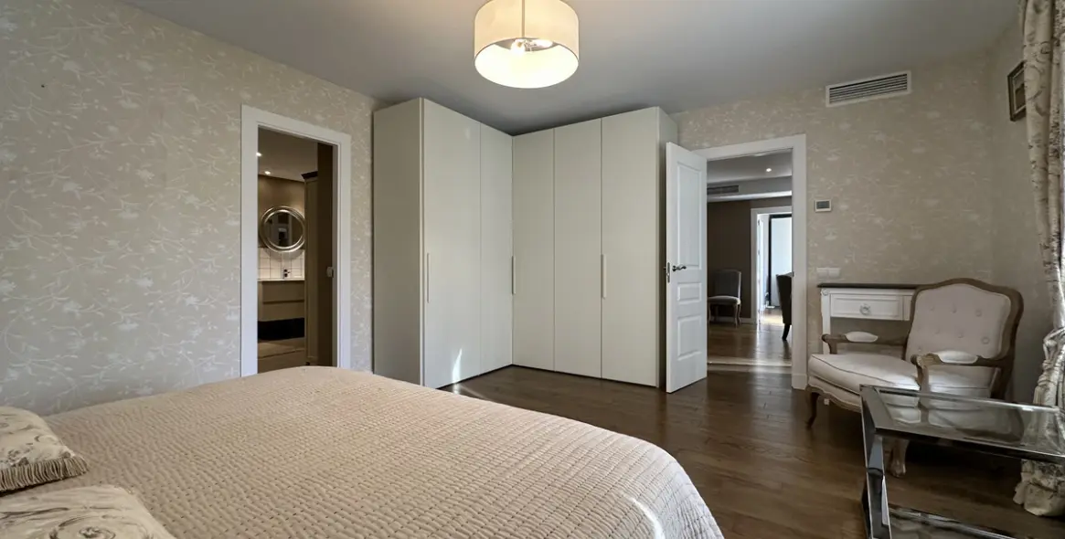 Sale of middle floor apartment in Puerto Banús 17