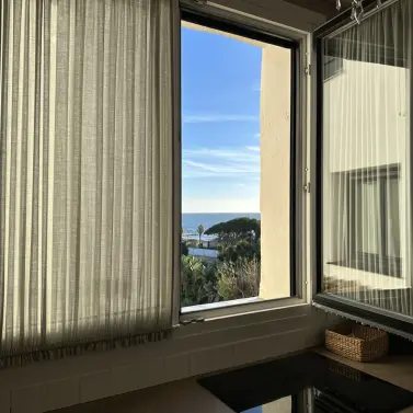 Venta de apartamento en planta media en Puerto Banús