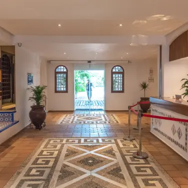 Venta de apartamento en planta media en Puerto Banús